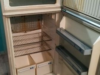мастер по ремонту бытовой техники продаёт холодильник юрюзань, состояние отличное, работает как новый, гарантия,  ( холодильник в ремонте не был, сдали в связи с в Белгороде