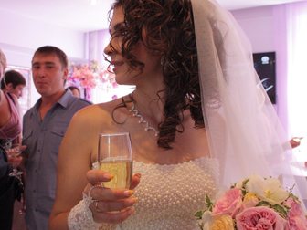 Скачать бесплатно фото Свадебные платья Срочно продам очень красивое платье!1 32596959 в Бийске