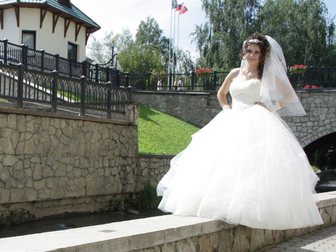 Скачать бесплатно фотографию Свадебные платья Срочно продам очень красивое платье!1 32596959 в Бийске