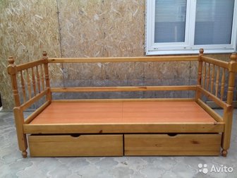 Продам односпальную деревянную кровать с матрасом в отличном состоянии, имеются выдвижные ящики, в Чебоксарах