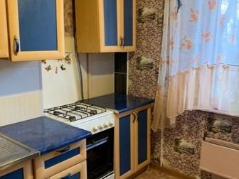 гарнитур кухонный пользовались год к нему есть раскладной стол ,  забирать 2 этаж лифт работает в Дмитрове