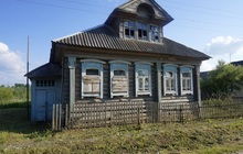 Бревенчатый дом в жилой деревне, с хорошим подъездом, 200 км от МКАД