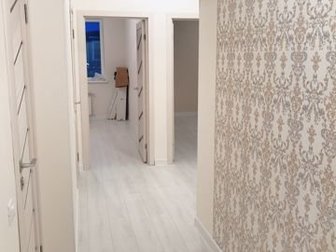 2-х комнатная квартира с новым евро ремонтом, 3 этаж,  автономное отопление, полностью готова к проживанию,  На полу в коридоре, комнате и зале ламинат, на кухне в Элисте
