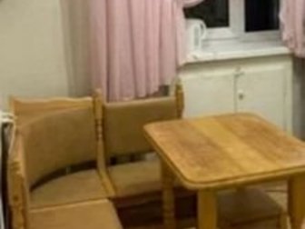 продам кухонный уголок в хорошем состоянии вместе со столом и стульями, Фото не оригинал по форме такой но цвет коричневый  и ткань вместо кожи, все вопросы по телефону, в Калининграде