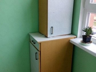 Чистые, вместительные навесные шкафы в отличном состоянии,  Светлого цвета,  3 шкафа, в Калининграде