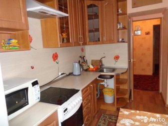 Продам 3-х комнатную квартиру – ленинградской планировки,  Комнаты раздельные, просторная кладовая,  Стеклопакеты, замена сантехники, встроенная кухня,  Очень теплая, в Магадане