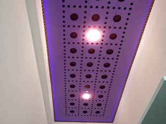 Смотреть фотографию  Натяжные потолки в комнате 74710600 в Махачкале