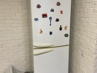 Продам большой холодильник,полностью в рабочем состоянии,вся внутрянка на месте,175/60/60,самовывоз,вопросы по телефону, в Мурманске