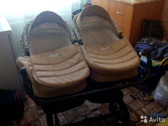 предусмотрена для 2-х детей с рождения до 3-х летвсесезонный вариант,  В комплекте 2 люльки, 2 прогулочных сиденья, накидки на ножки, москитные сетки,сумка для мамы в Новокузнецке