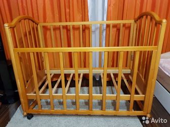 детская кровать, деревянная,  выдвижной ящик, основание кровати регулируется для новорожденных высоко, когда ребенок начинает вставать опускается низко, боковая в Одинцово