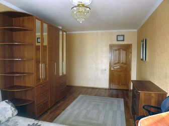 Продается просторная 1-комн,  квартира в Одинцово,  
Квартира в хорошем состоянии, на полу ламинат / кафель, есть застекленный балкон,  Раздельный СУ, кладовая, в Одинцово