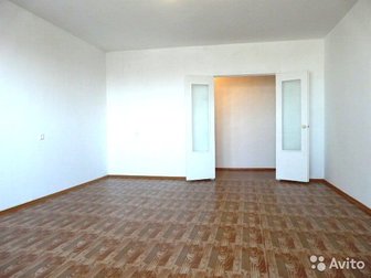 Продам просторную новую квартиру по отличной цене!      В квартире выполнена качественная чистовая отделка,  Потолки белые идеально ровные,  Стены подготовлены под в Омске