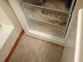 Работает холодильная камера,  Морозильник нет в Подольске