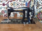 Смотреть фото  Швейная машинка ViCTORIA Англия 84237422 в Тамбове