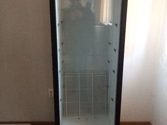 ШХ-370 С - среднетемпературный холодильный шкаф с одной распашной стеклянной дверью и объемом 370л,   Корпус выполнен из окрашенной оцинкованной стали с пенополиуретановым в Туле