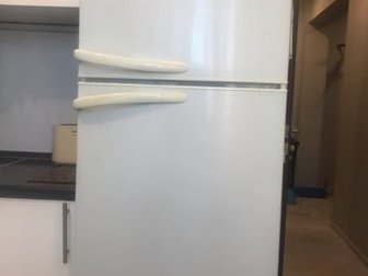 Холодильник Атлант, двухкамерный,  В хорошем состоянии, чистый, без трещин и царапин,  Все полки и лотки на месте,  Разумный торг, в Великом Новгороде