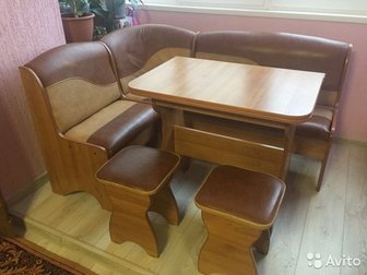 Продается обеденная группа : стол ( в сложенном виде размер 86см на 59см, в разложенном - 86 на 118см), два табурета и угловой диван ( 100см на 140 см, угол сменный), в Воронеже
