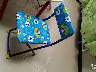 продам в хорошем новые состоянии детские стулья мягкие складывающиеся,цена за еденицу, осталось 1 шт, цвет синий и красный  2 шт, за 3 шт 1500 в Воронеже